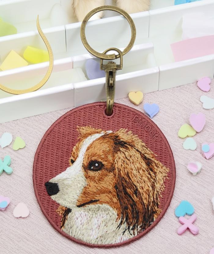 楽天市場】デコピン キーホルダー シルク両面刺繍 犬キーホルダー
