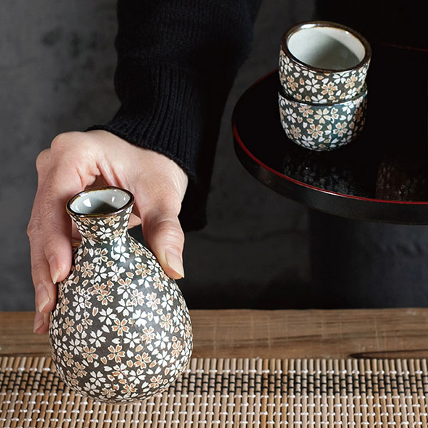 楽天市場】【取寄品】 花ちらし 酒器揃 緑色おちょこ お猪口 徳利