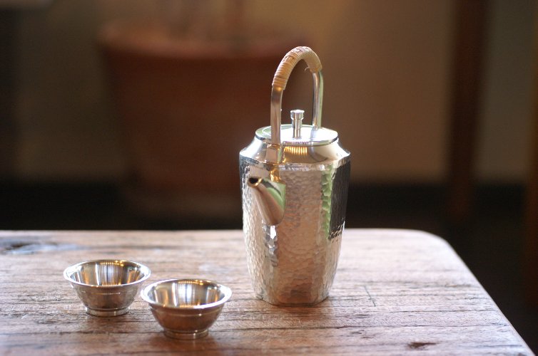 楽天市場】大阪錫器 酒器錫ちろり(千呂利）槌目六角210ml【日本酒