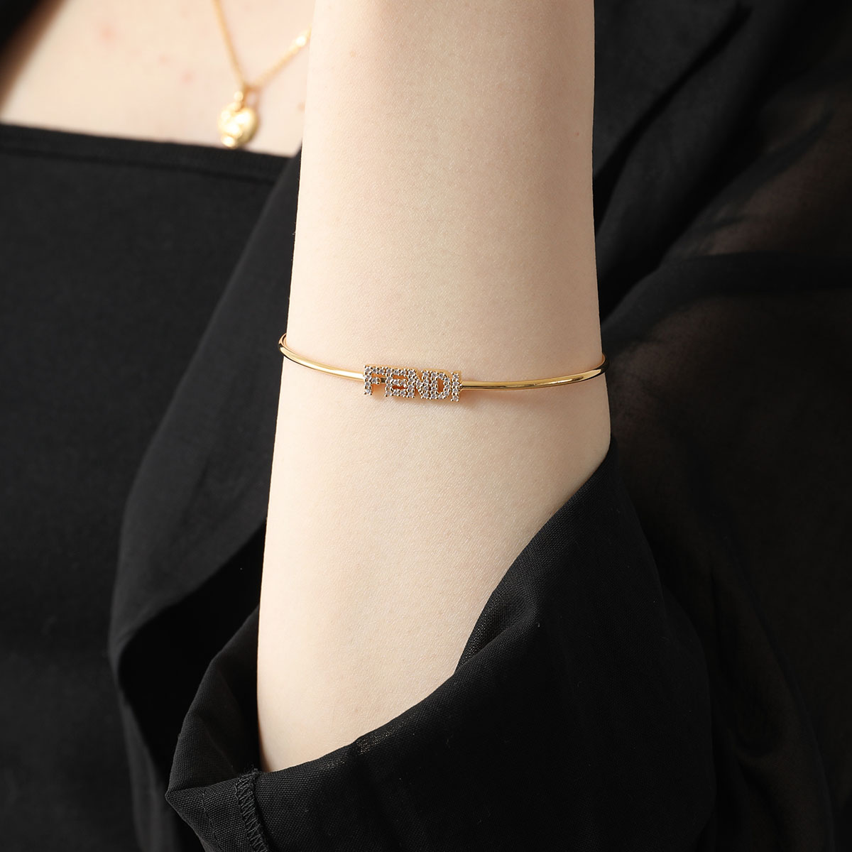 楽天市場】FENDI フェンディ ブレスレット Graphy グラフィ 8AH251