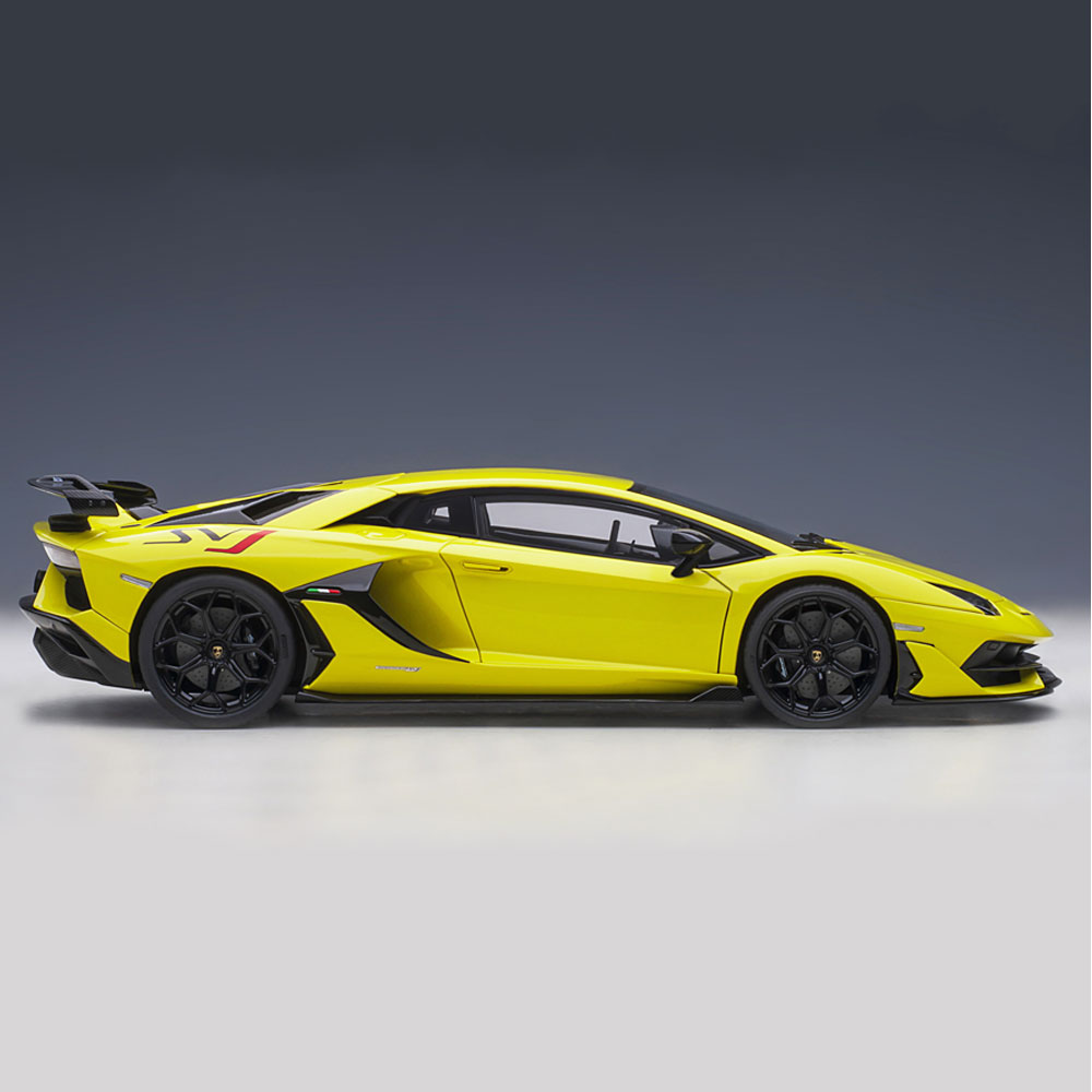 楽天市場】ミニカー 1/18 ランボルギーニ アヴェンタドール SVJ パール