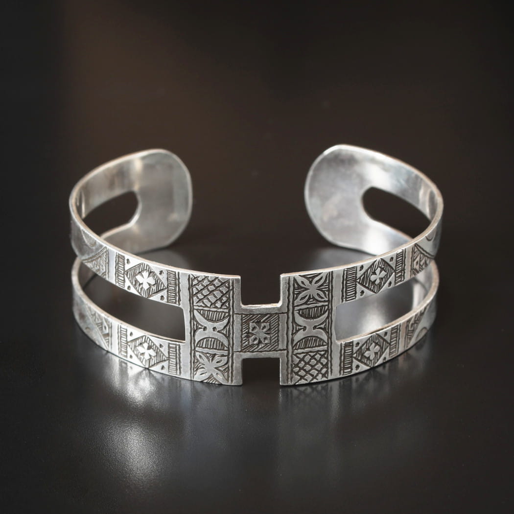 バングル トゥアレグ」の人気商品一覧 | 安い商品を通販サイトから探す