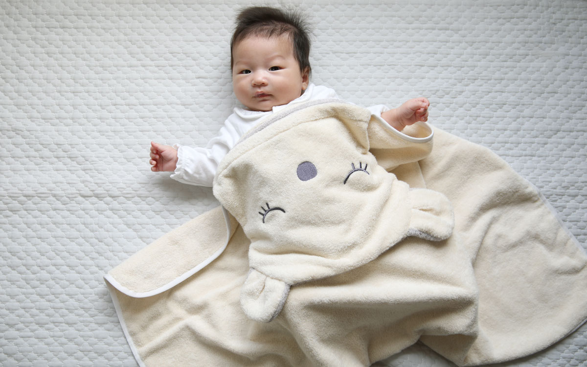 楽天市場】ブランケットクッション フード付きタオル 湯上げ おくるみ