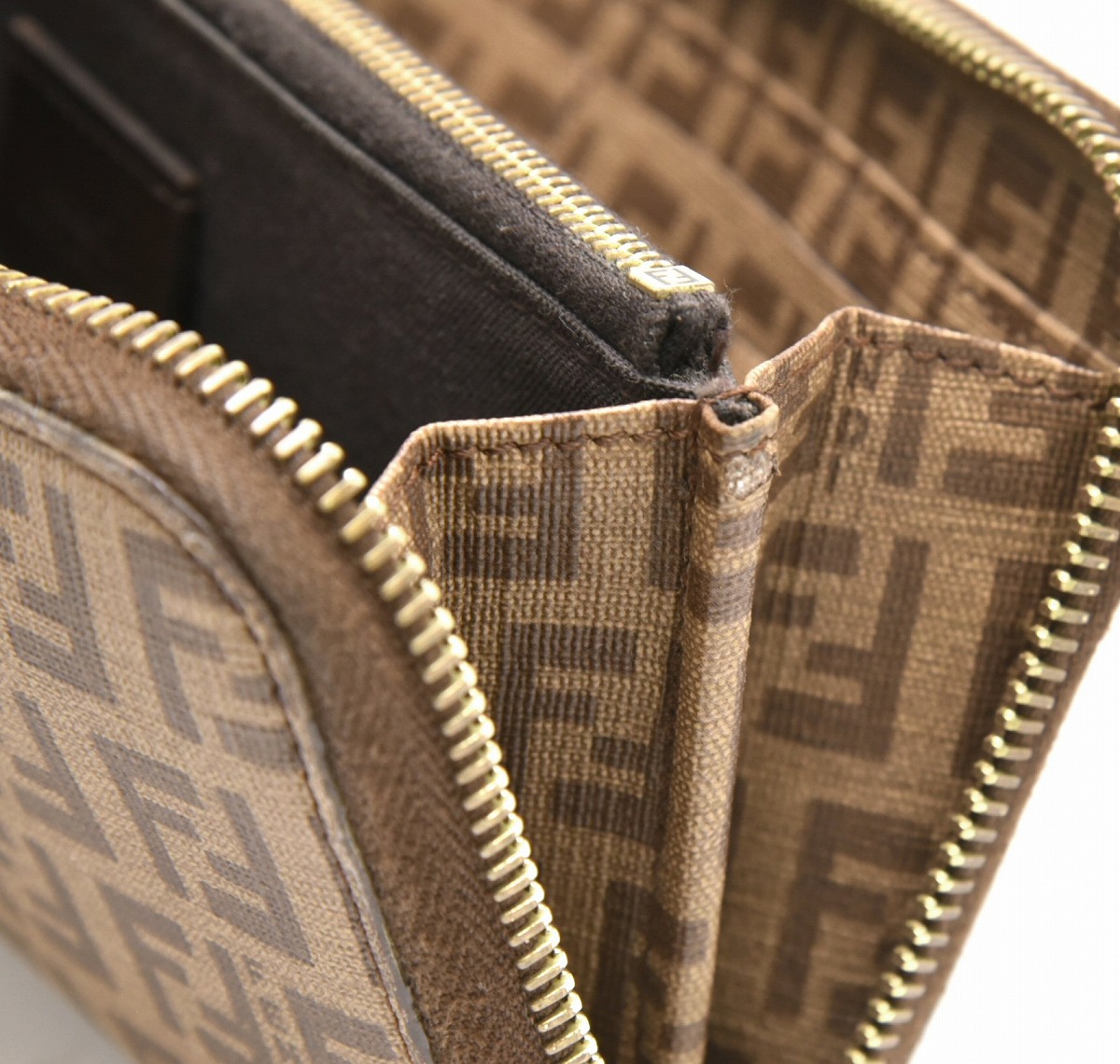 楽天市場】【財布】FENDI フェンディ ズッカ柄 ラウンドファスナー 長