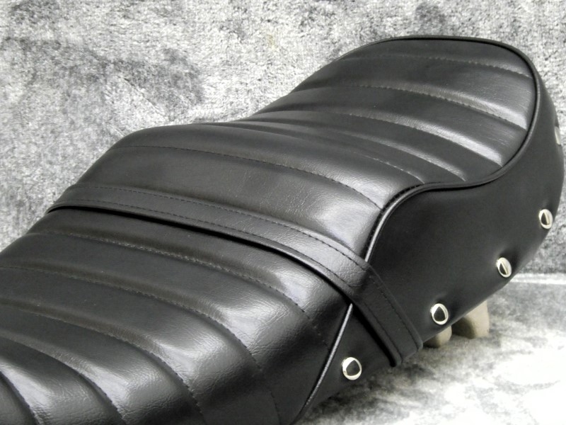 楽天市場】ジェイド250 タックロールシート 黒皮 鋲打ち : カスタム