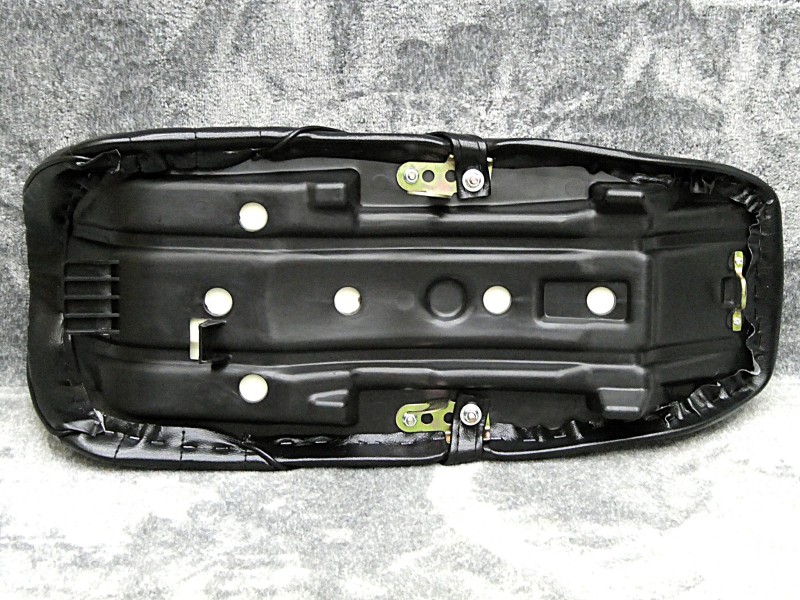 楽天市場】CBR400F 黒皮 新ローダウン タックロールシート