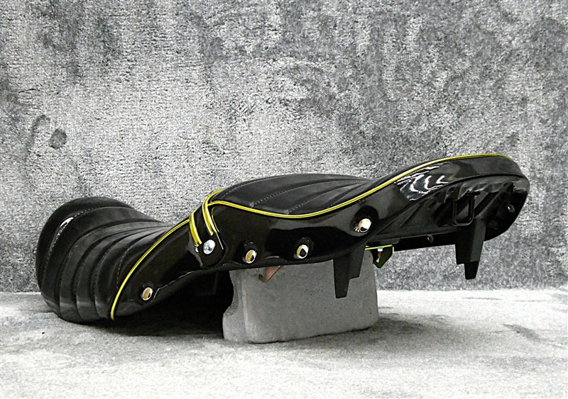 楽天市場】バリオス 1型 黒金エナメル 鋲打ち タックロールシート