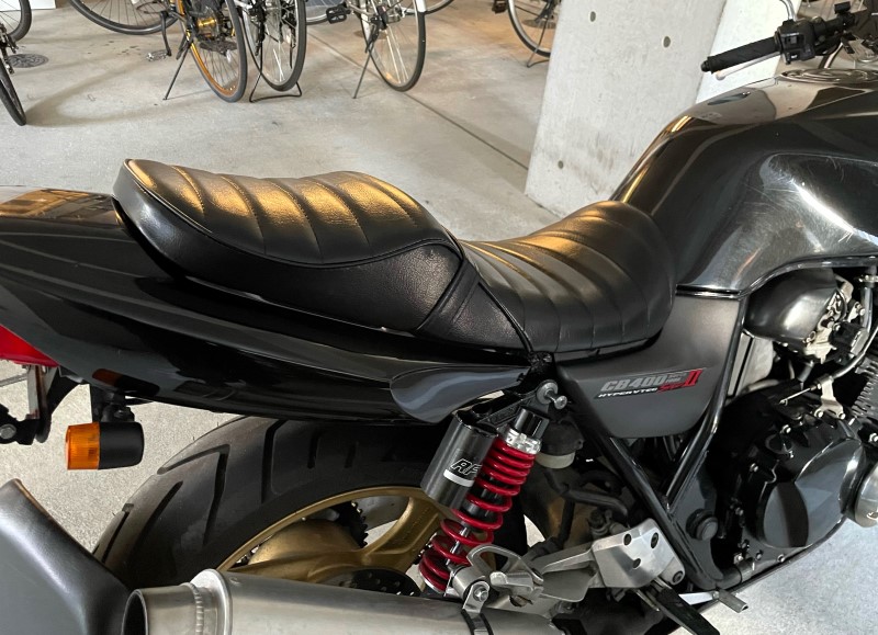 楽天市場】NC39 NC42 黒皮 タックロールシート / CB400SF