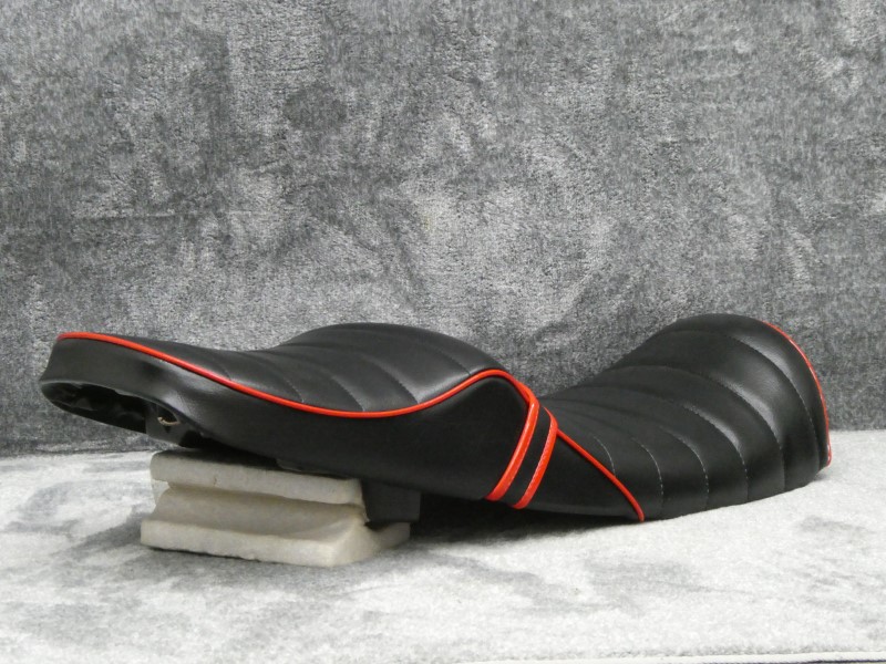 楽天市場】NC39 NC42 黒赤 タックロールシート / CB400SF