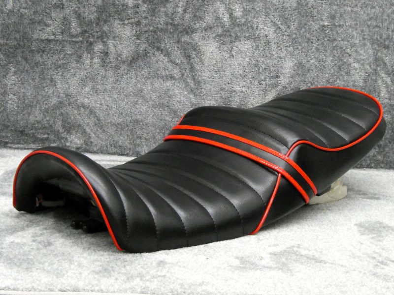 楽天市場】NC39 NC42 黒赤 タックロールシート / CB400SF