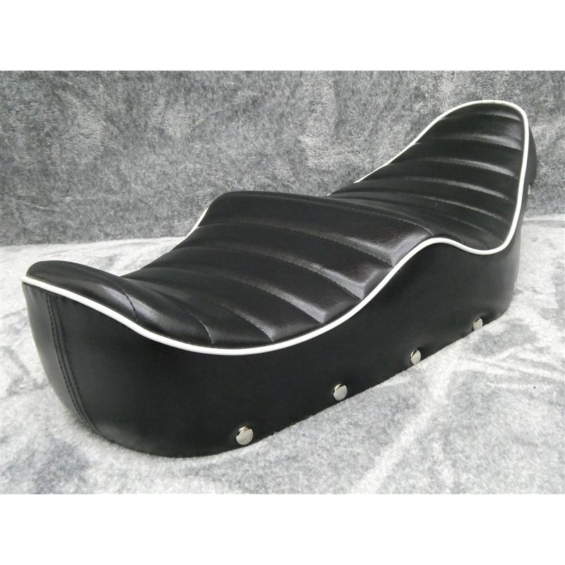 楽天市場】W400 W650 鋲打ち 黒白 皮 タックロール シート