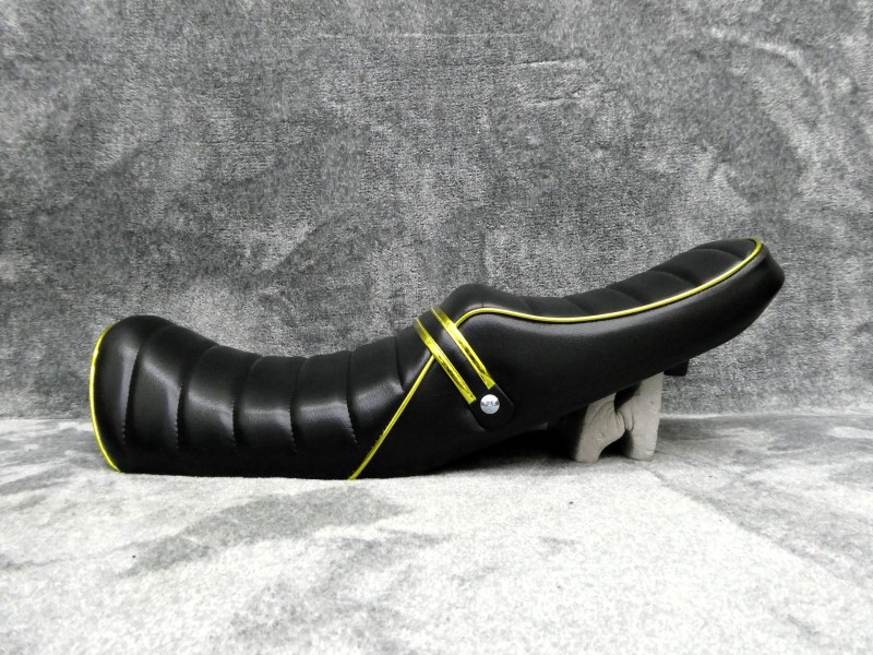 楽天市場】XJR400 前期 黒金 タックロールシート : カスタム