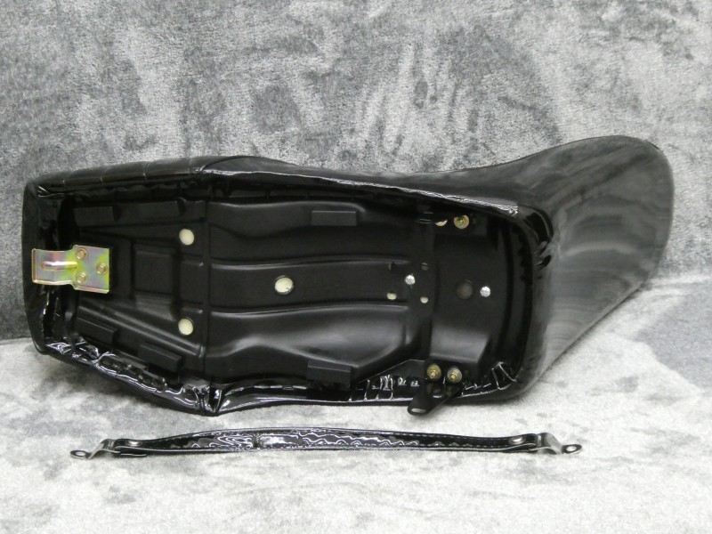 楽天市場】GN125 黒エナ 三段シート / GN125H GN125-2F 3段シート