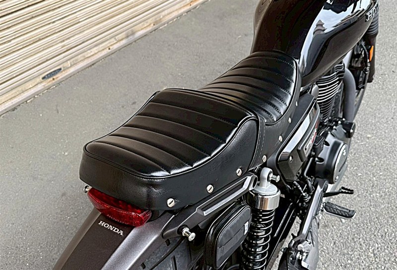 楽天市場】GB350Sエス 鋲打ち 黒皮 標準 タックロールシート