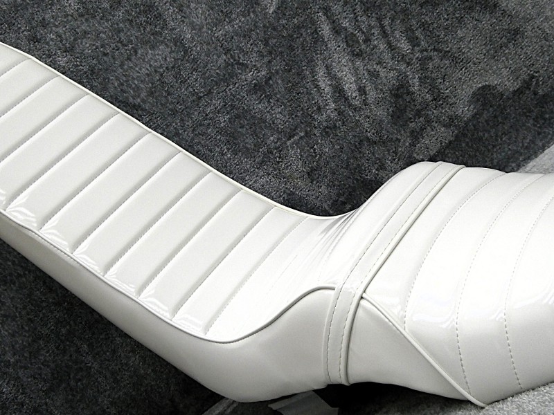 楽天市場】NC31 白エナ 三段シート / CB400SF NC31前期 3段 ロング