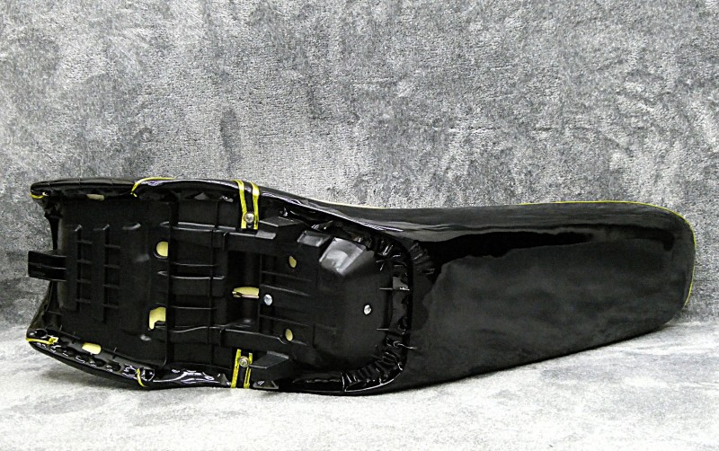 楽天市場】NC31 黒金エナ 三段シート / CB400SF NC31前期 3段