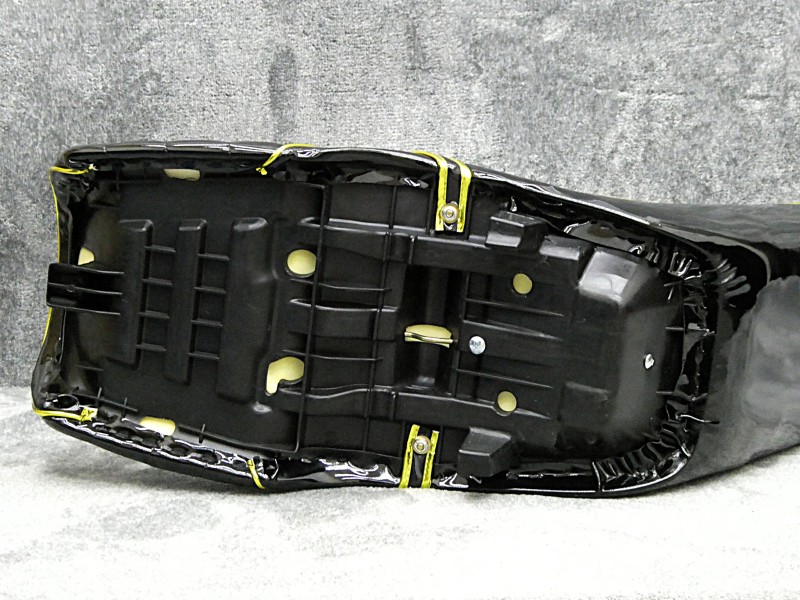 楽天市場】NC31 黒金エナ 三段シート / CB400SF NC31前期 3段