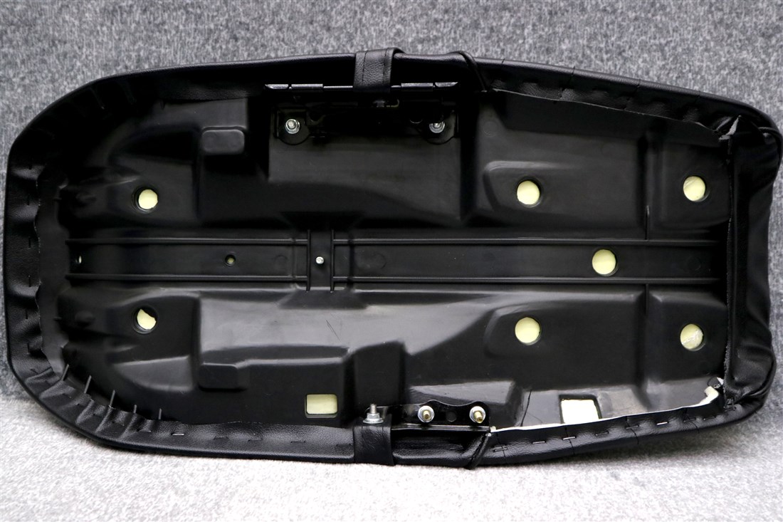 楽天市場】CBX400F タックロールシート 黒皮 : カスタムパーツ DJ