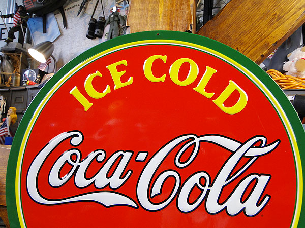 楽天市場】コカ・コーラ クラシックロゴ・ラウンド エンボス ティン