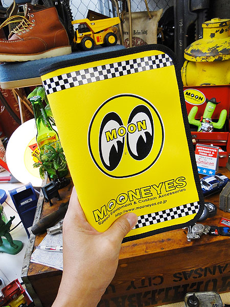 楽天市場】ムーンアイズ カータイトルホルダー （イエロー） MOONEYES