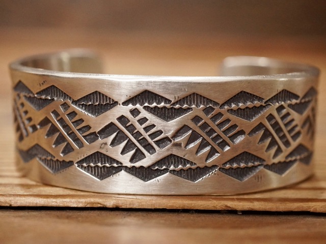 楽天市場】INDIAN JEWELRY : NAVAJO HANDMADE STERLING SILVER BANGLE