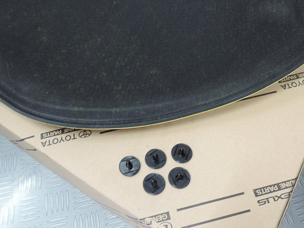 楽天市場】TOYOTA トヨタ純正80系ノア・ヴォクシー用エンジンカバー