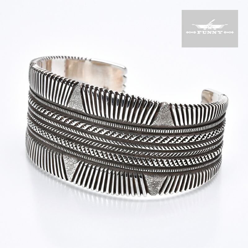 a10196 インディアンジュエリー スタンプワーク スワティカ バングル