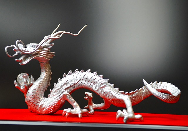 楽天市場】《5本指の龍》 銅製・王妃銀龍 特典◇天然水晶玉&黄金水杯付