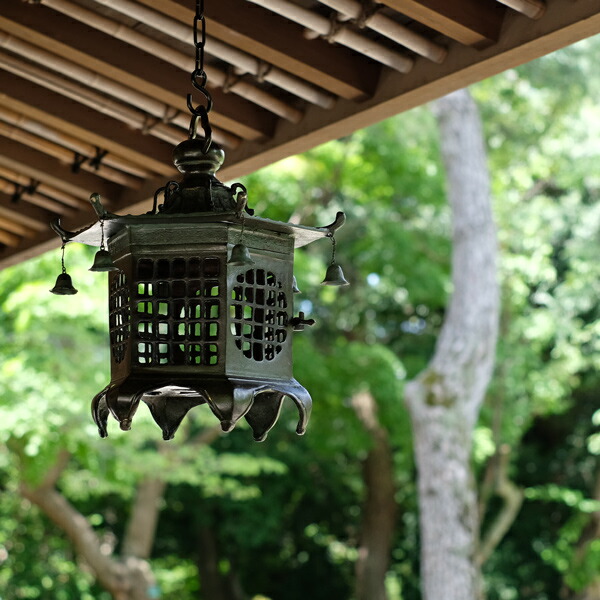 楽天市場】灯篭 吊灯篭 六角格子 高岡銅器 吊り灯篭 灯籠 燈籠 照明