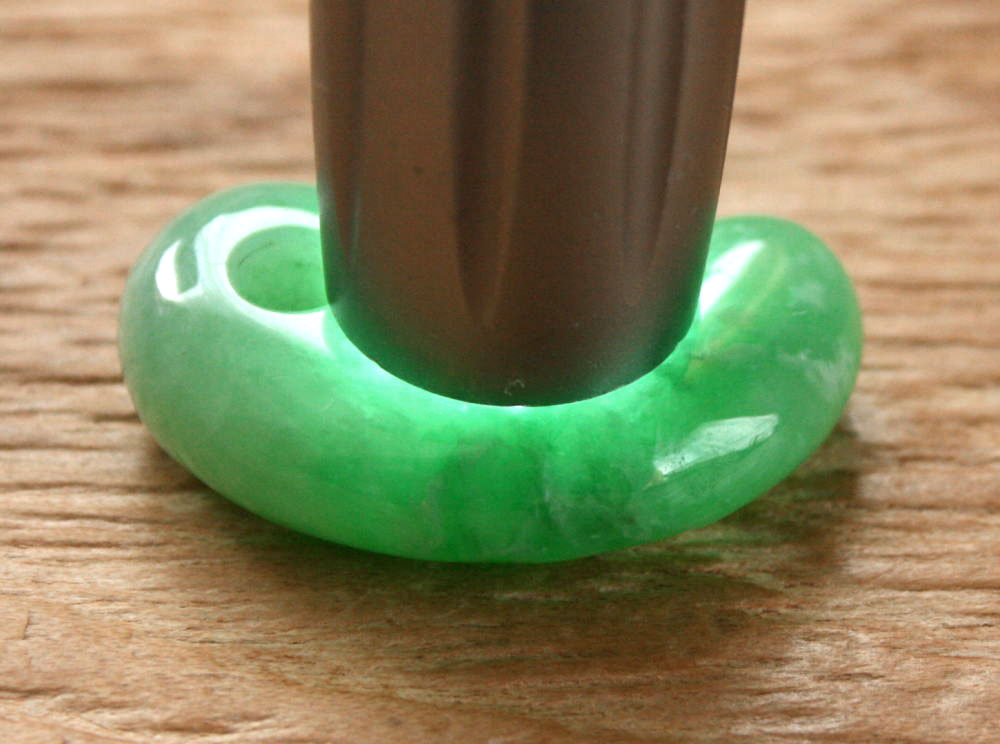 楽天市場】糸魚川翡翠勾玉 M07981元粋 作29.8mm*17.8mm*8mm 糸魚川産