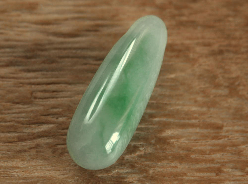 楽天市場】糸魚川翡翠大珠 C01632 陽春 作 36mm*17.5mm*17mm 糸魚川産