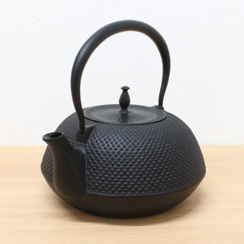 楽天市場】南部鉄器 鉄瓶 算玉型 アラレ 1,500ml IH対応 岩手 伝統工芸