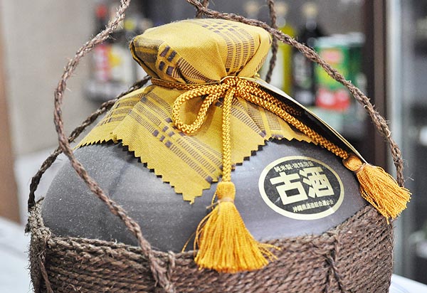 楽天市場】泡盛古酒 瑞泉古酒 43度(一升巻壷) 瑞泉酒造 古酒 泡盛