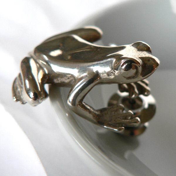 楽天市場】かざりや鐐 kzr-e-009 ピンバッジ「カエル (タイタック用