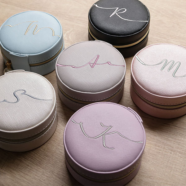 楽天市場】アクセサリーケース 小物入れ イニシャル ジュエリーケース