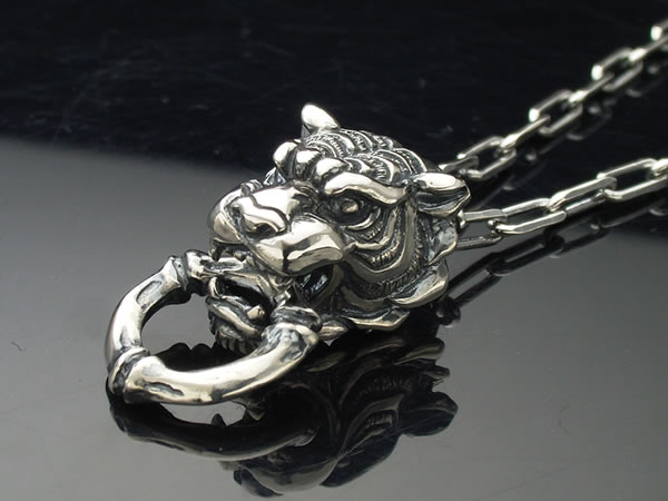 楽天市場】シルバーアクセサリー 送料無料! 竹咬虎ペンダントトップ