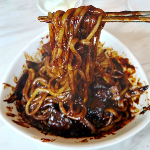 楽天市場】冷凍 ハチハチ 韓国式ジャージャー麺 480g〜520g(一人前