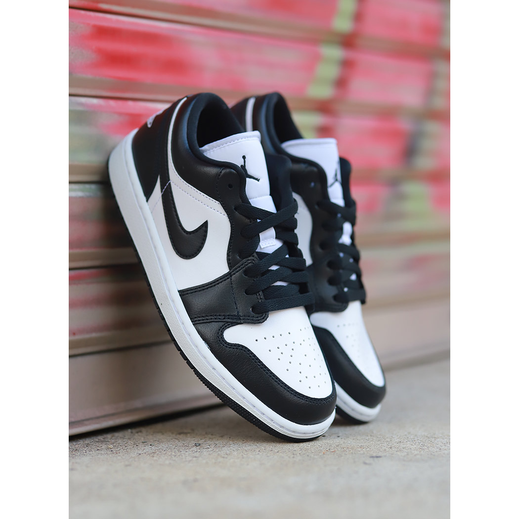 楽天市場】【15時までのご注文で即日発送！！】NIKE WMNS AIR JORDAN 1