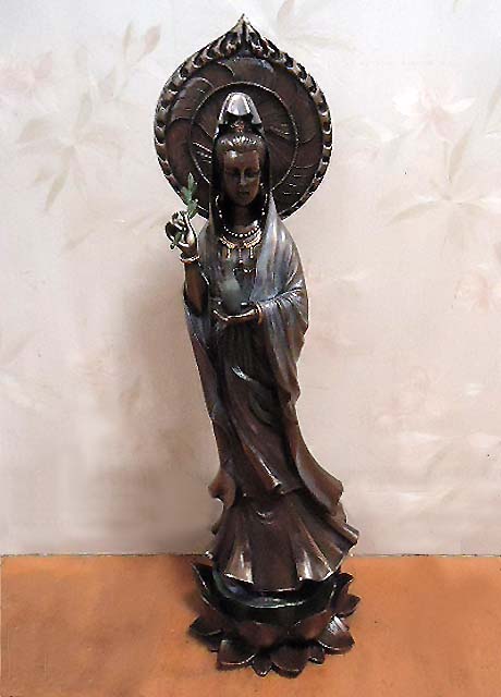 楽天市場】蓮華台の上に立つ観音菩薩像-ブロンズ風 彫像 慈悲と慈愛の