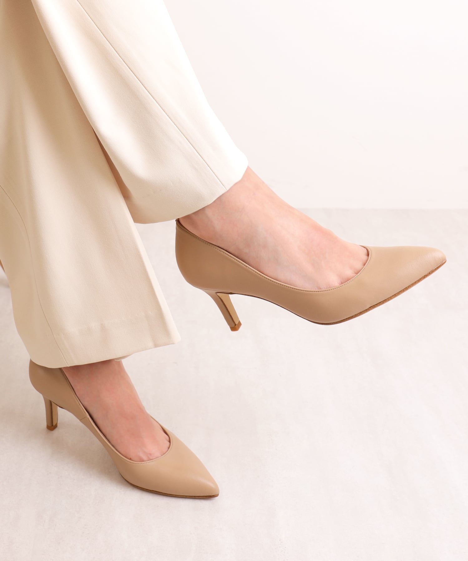 artemis by DIANA｜ポインテッドプレーンパンプス | Rakuten Fashion