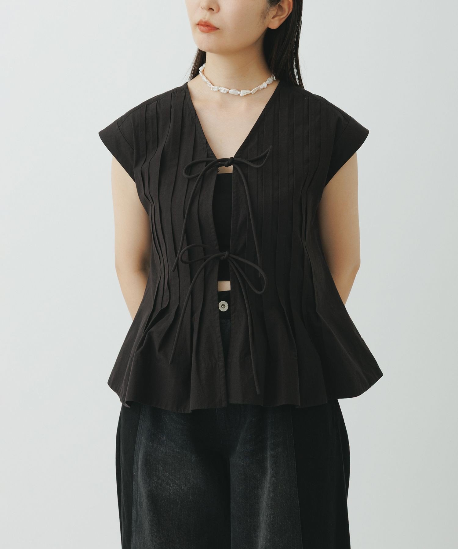 ADAM ET ROPE'｜【サステナブル】タックフレアジレブラウス | Rakuten