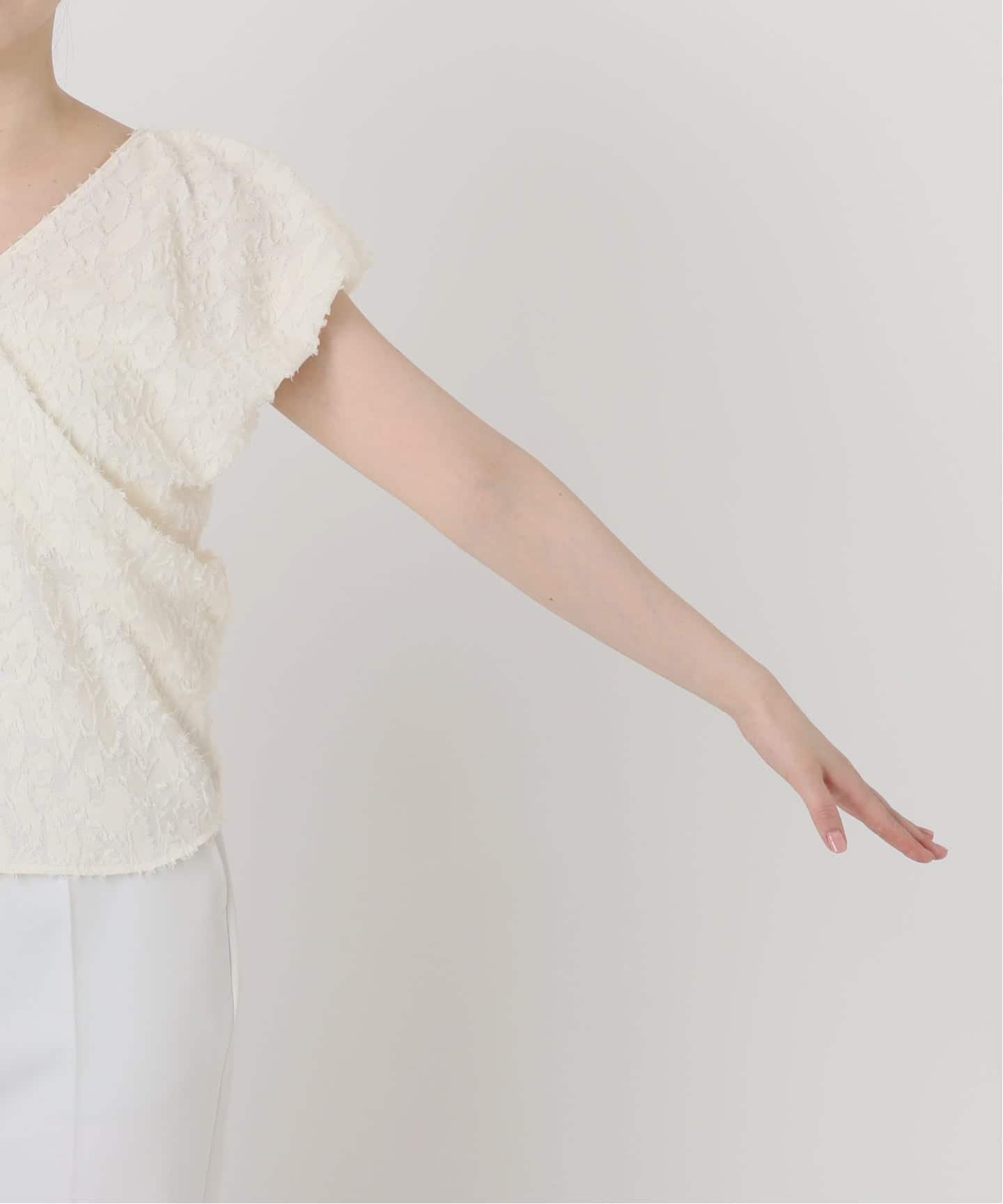 NOBLE｜【洗える】レオパードジャガードデコルテVブラウス | Rakuten