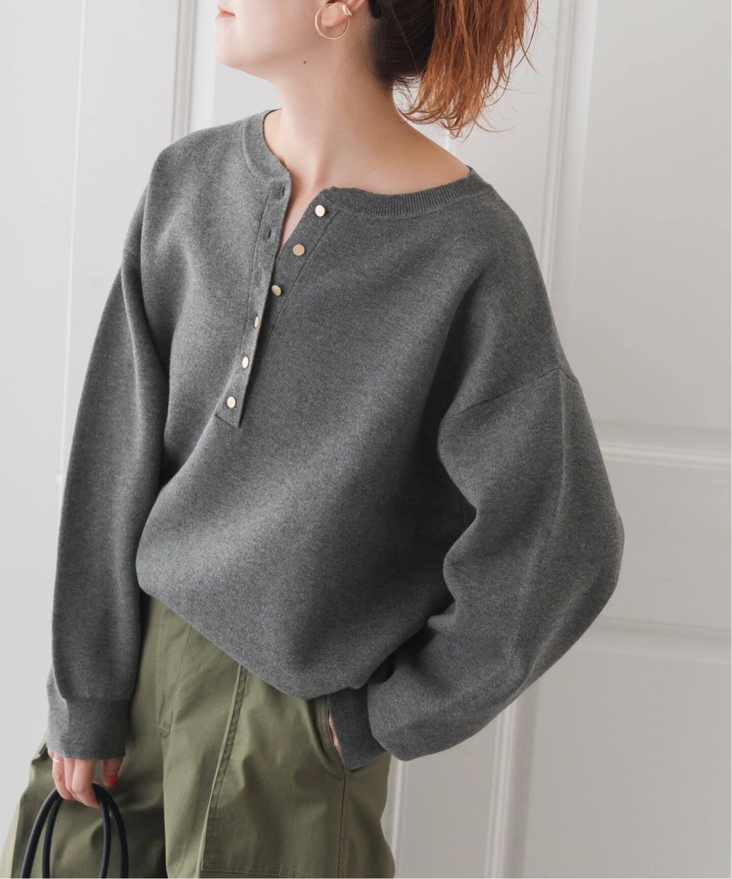 Spick & Span｜《WEB限定 / 追加予約》メタルボタンヘンリーネック