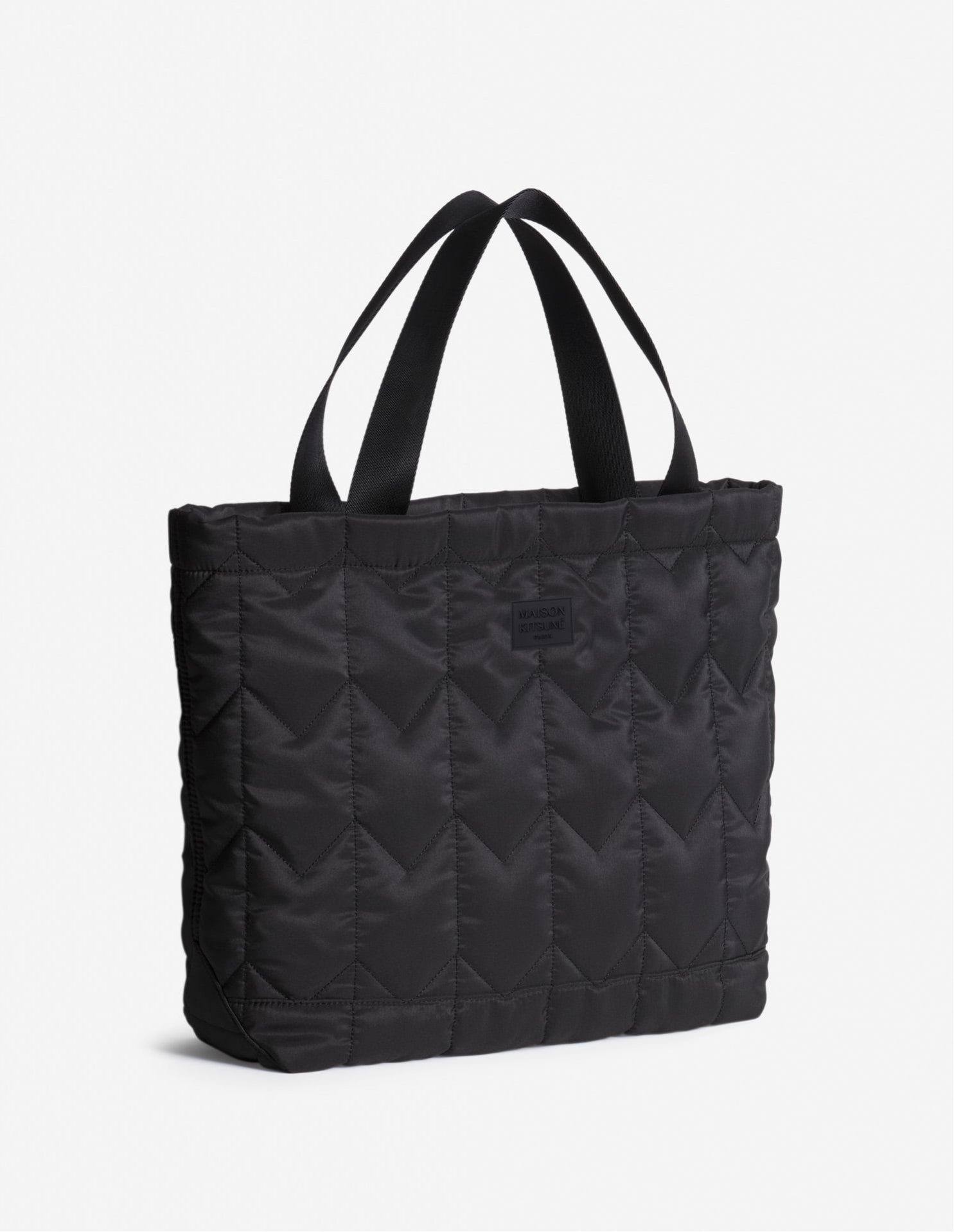 MAISON KITSUNE｜Maison Kitsune/(M)CHEVRON QUILTED LARGE TOTE
