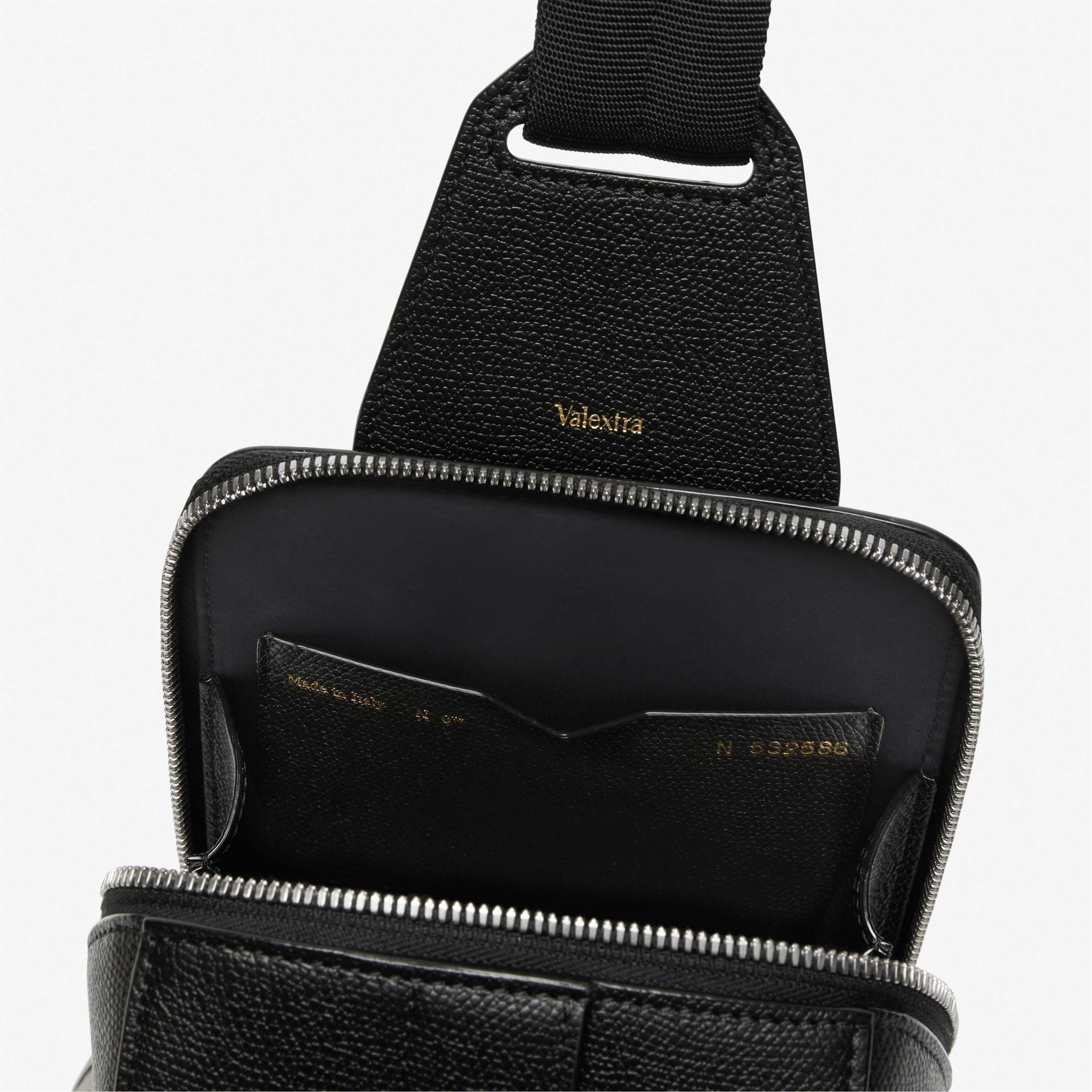 Valextra(ヴァレクストラ)｜【公式】Vライン ワンショルダー バック