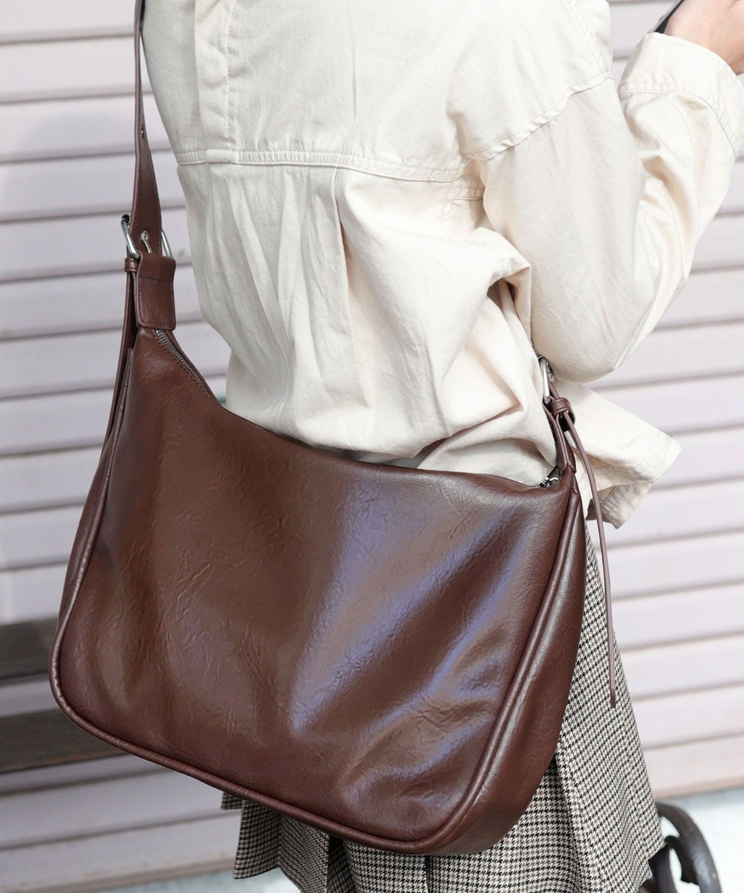 florist｜【A4収納可・軽量】ワッシャーレザーアイレットショルダー