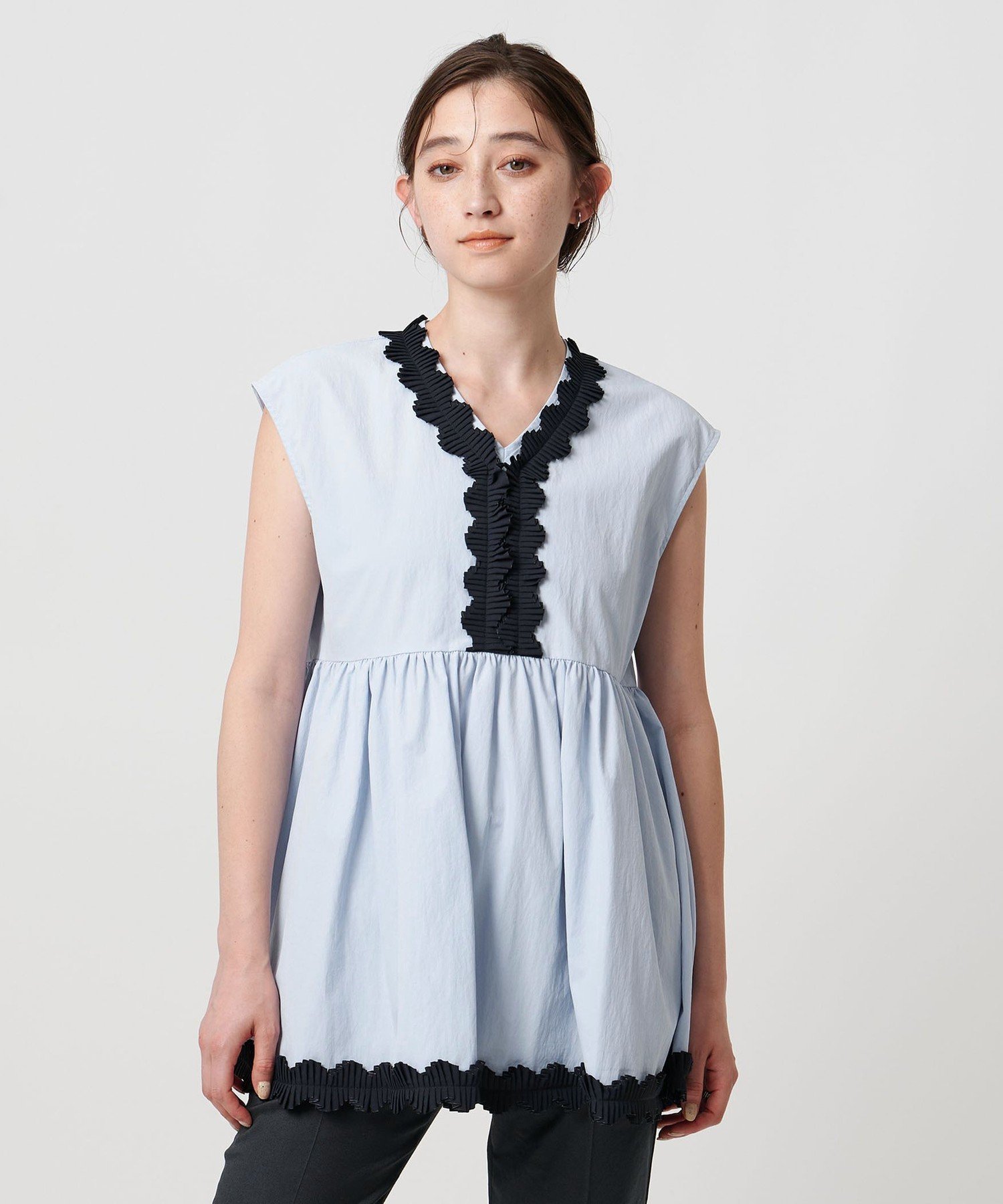 UNITED ARROWS LTD. OUTLET｜タックプリーツフリル Vネック