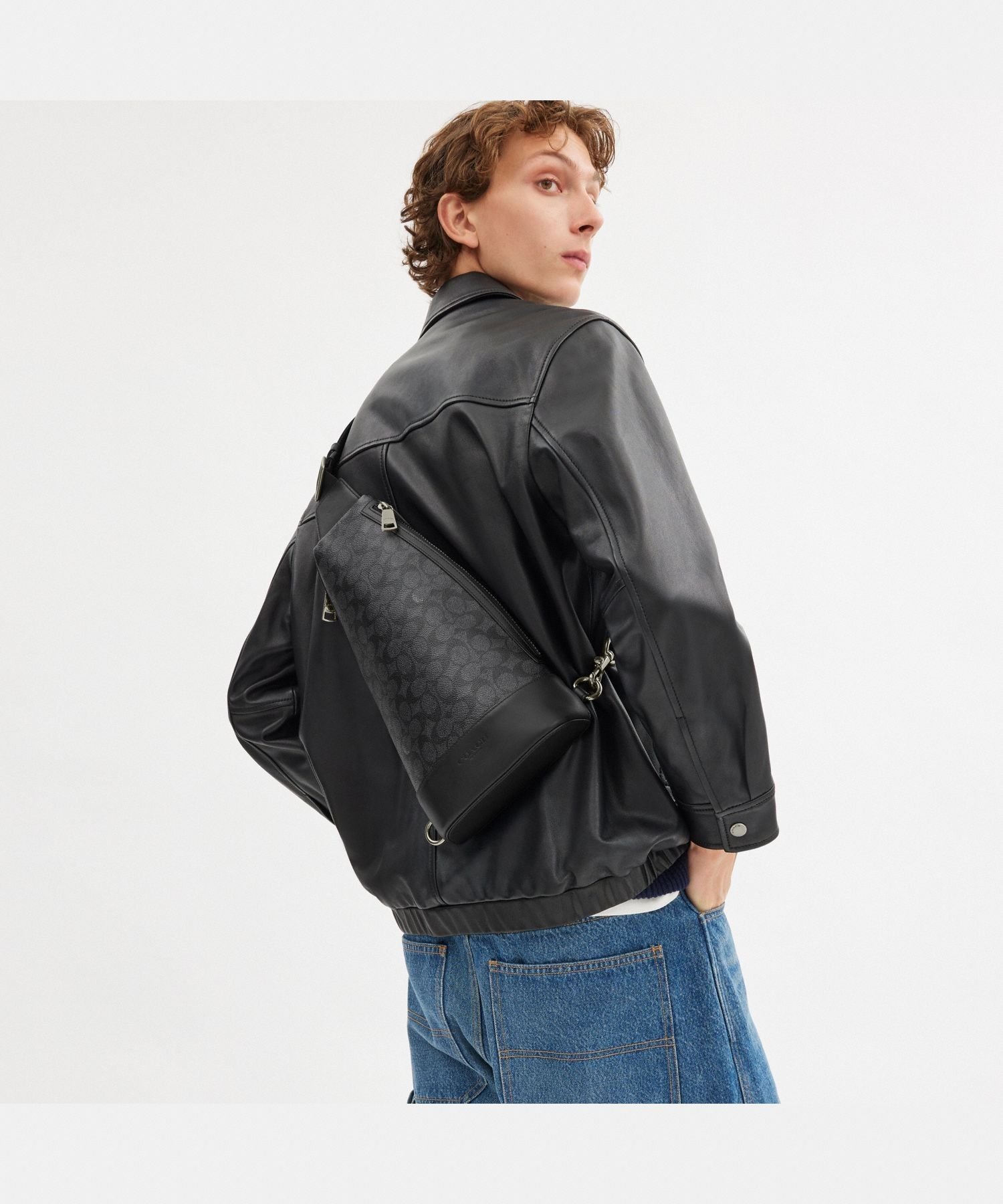 COACH OUTLET｜【公式】ドミニク スリング パック・シグネチャー