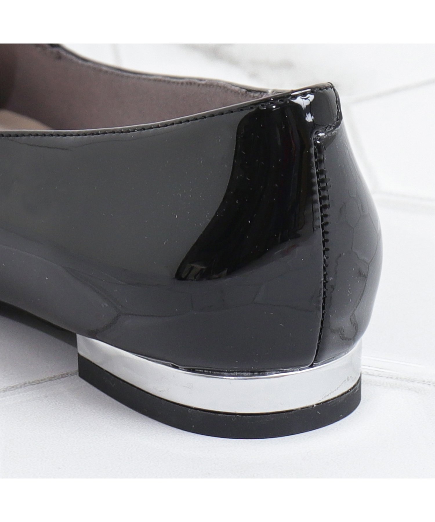 artemis by DIANA｜ビジューバックルストラップ ポインテッドトゥ