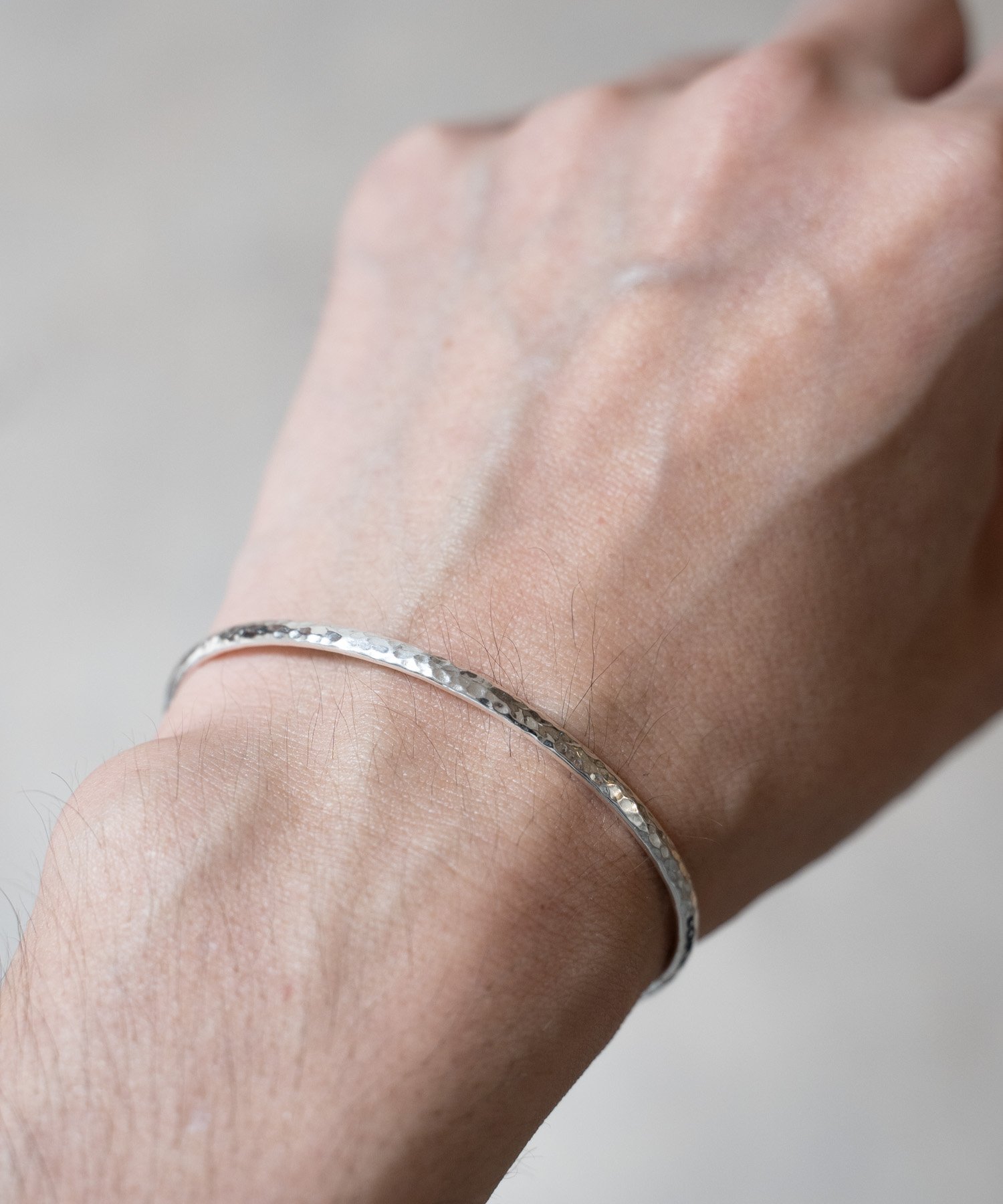 composite｜HAMMERED FINE BANGLE SV ハンマード細バングル シルバー